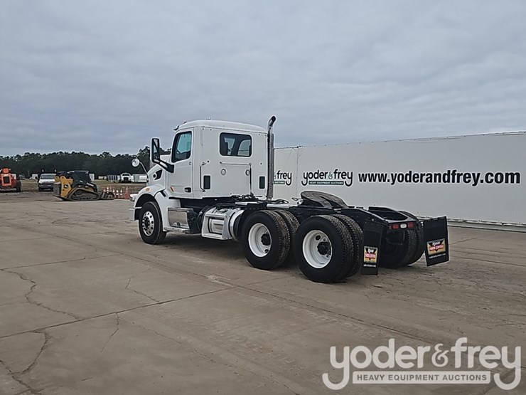 2020-peterbilt-567-image-4