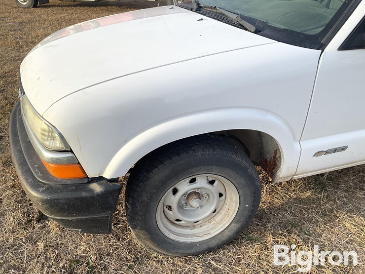 2002-chevrolet-s10-image-14