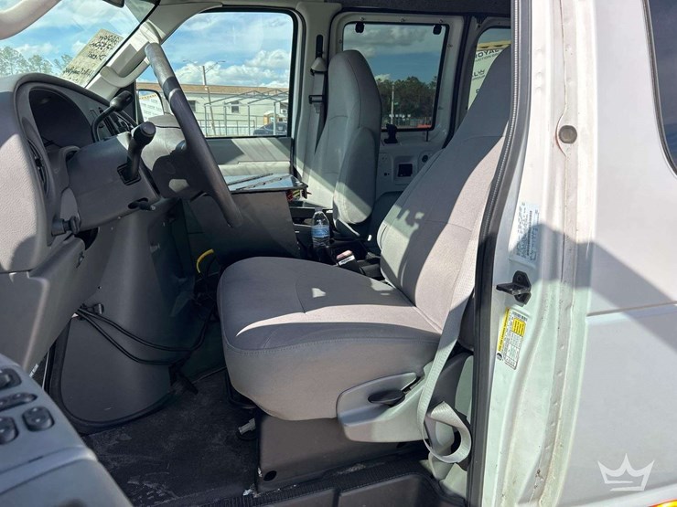 2006-ford-cargo-image-13