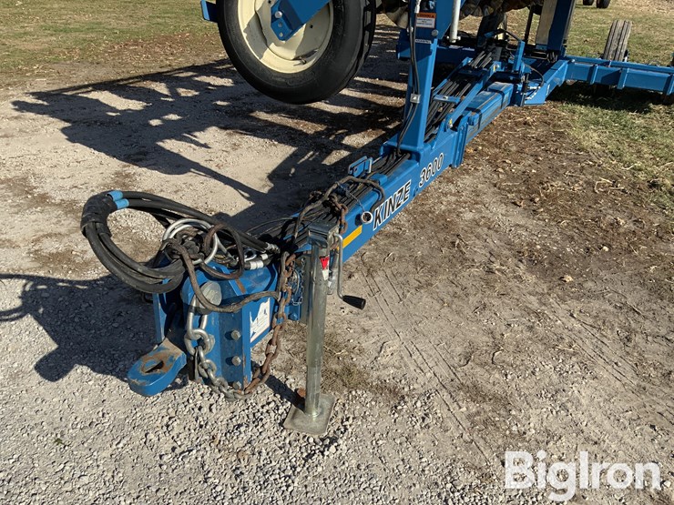 2009-kinze-3600-image-9