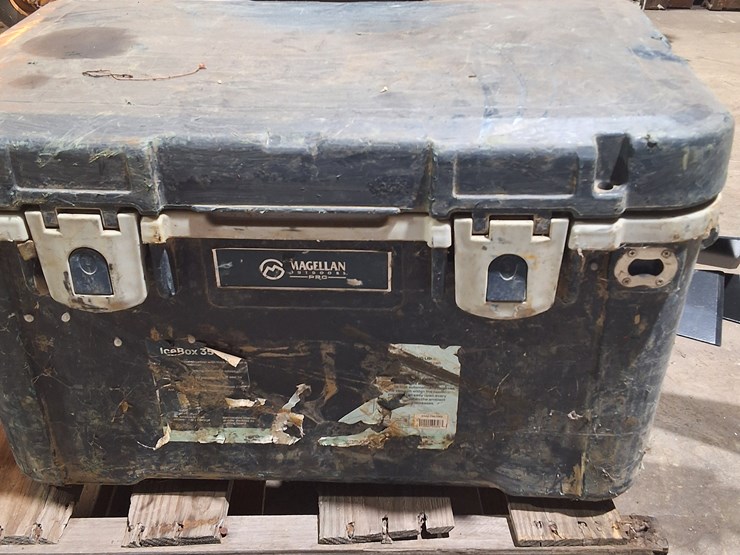 #340-•-magellan-ice-chest-image-1