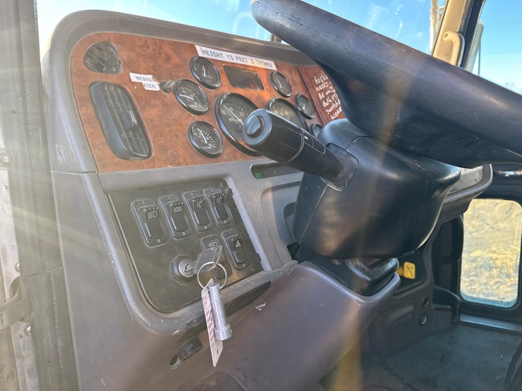 2006-peterbilt-357-image-38