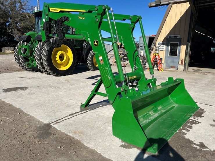 john-deere-700m-image-1