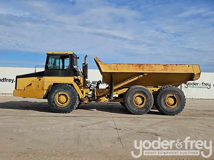 2008-caterpillar-d250e-image-3