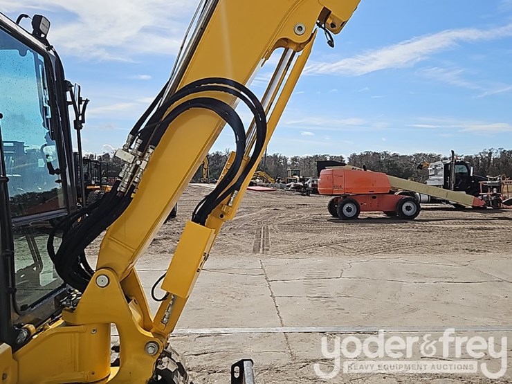 2024-komatsu-pc55mr-image-15