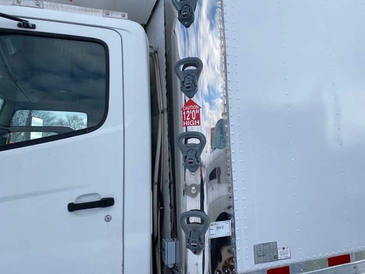 2018-hino-338-image-22