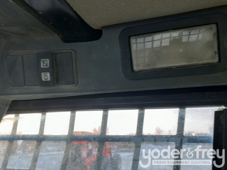 2012-caterpillar-252b3-image-29