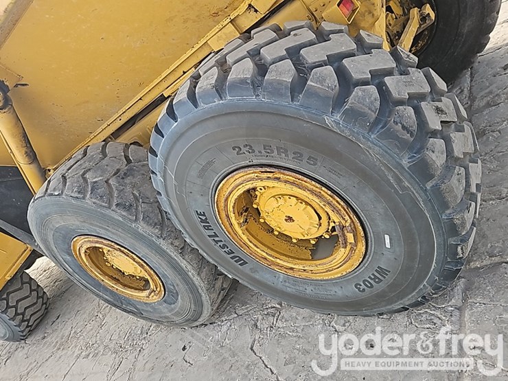 2008-caterpillar-d250e-image-18