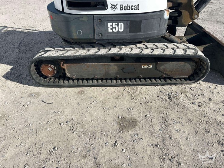 2011-bobcat-e50m-mini-excavator-image-22