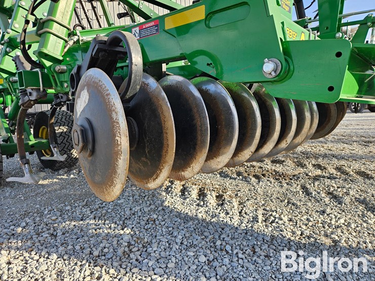 2022-john-deere-2330-image-14