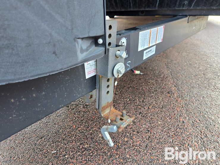 2018-forest-river-wildwood-28rlss-travel-trailer-image-14