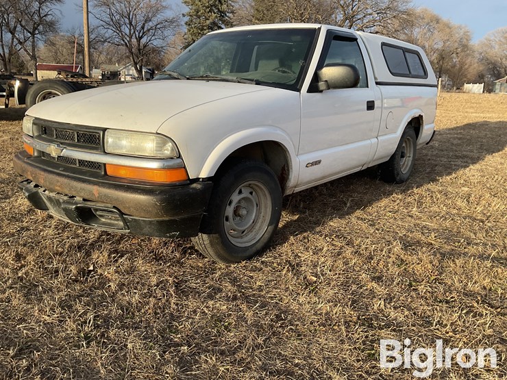 2002-chevrolet-s10-image-1