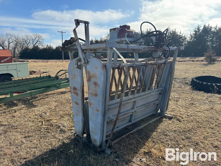 bowman-hydraulic-squeeze-chute-image-5