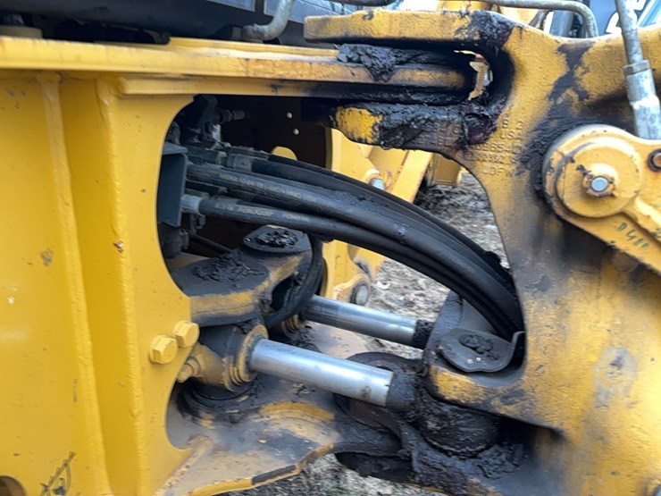 2022-john-deere-310-image-24