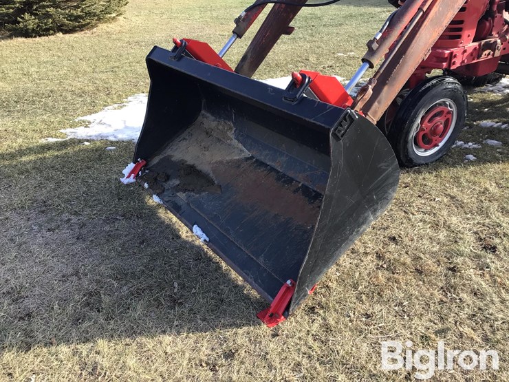 1955-farmall-400-2wd-tractor-w/loader-&-frontier-blade-image-9