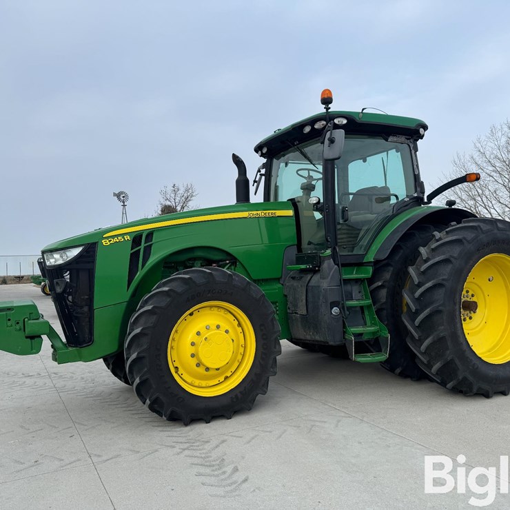 2017 JOHN DEERE 8245R
