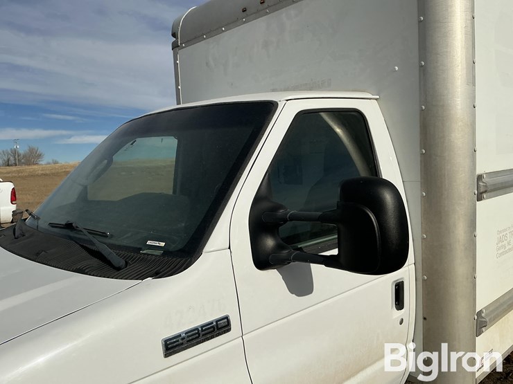 2015-ford-e350-image-16