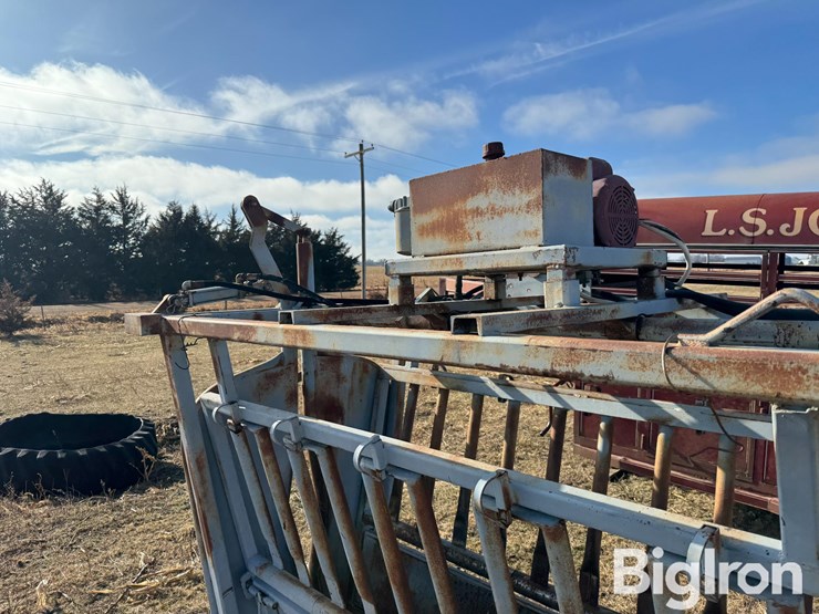 bowman-hydraulic-squeeze-chute-image-16