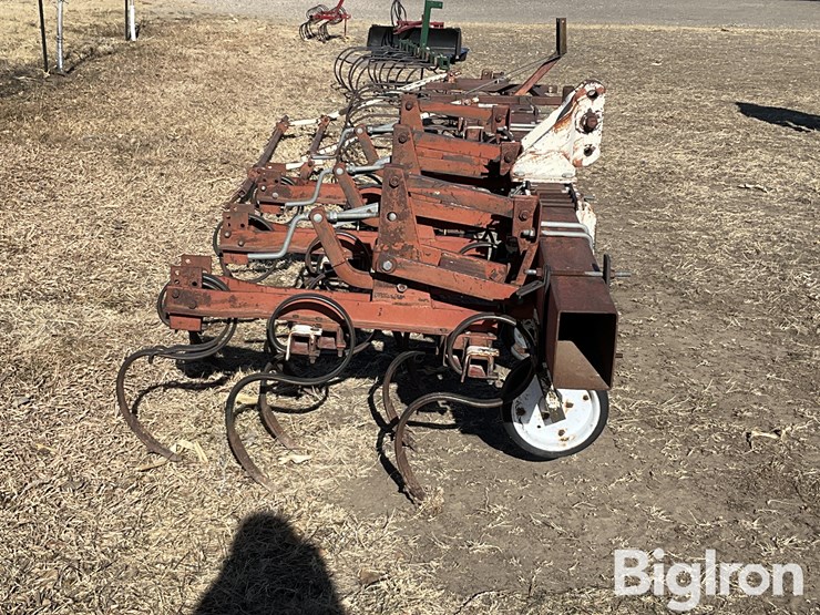 noble-2-row-s-tine-field-cultivator-image-4
