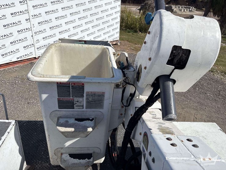 2014-ford-f550-image-33