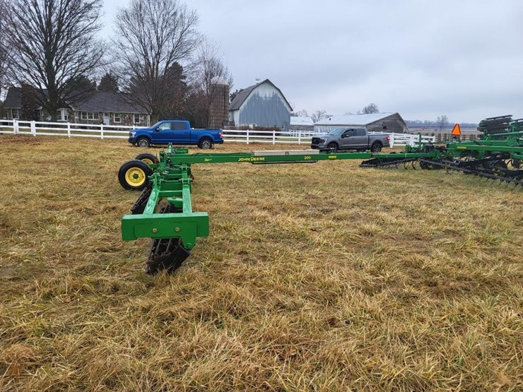 200-john-deere-200-image-2