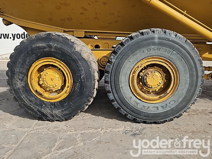 2008-caterpillar-d250e-image-8