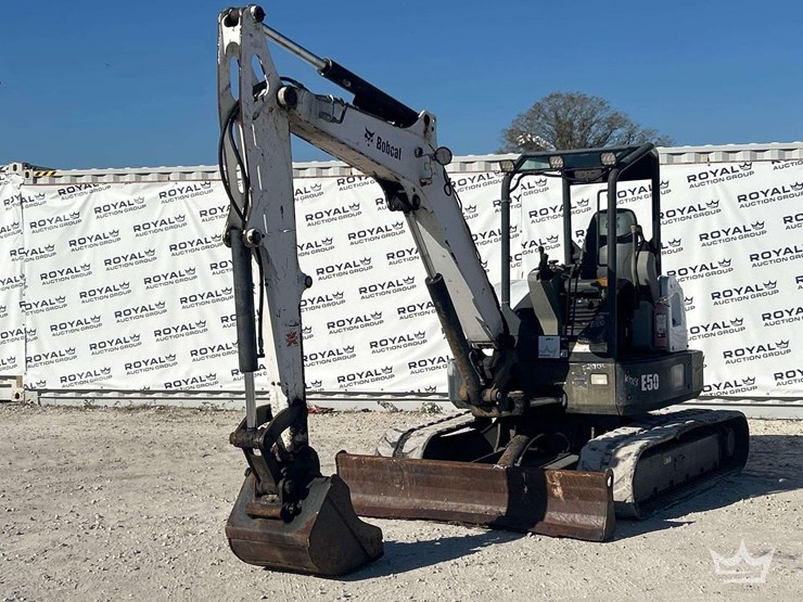 2011-bobcat-e50m-mini-excavator-image-1