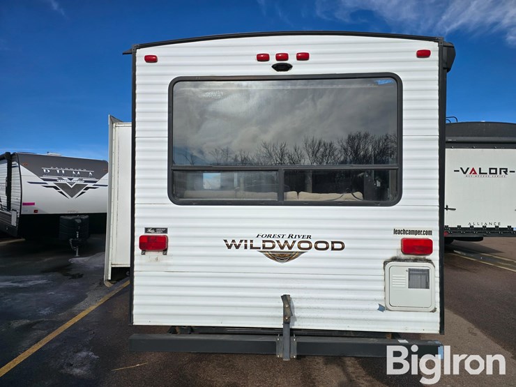 2018-forest-river-wildwood-28rlss-travel-trailer-image-6