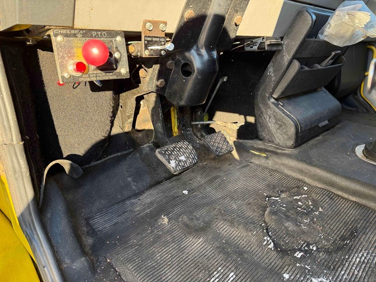 1984-freightliner-fl70-image-40