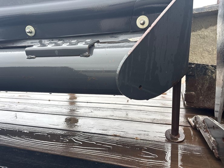 2011-bobcat-broom-image-8