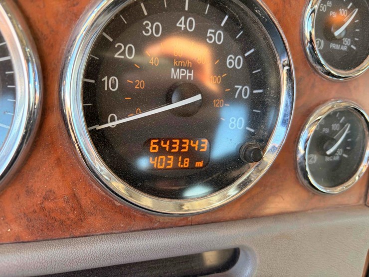 2007-peterbilt-379-image-3