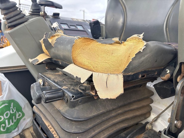 2013-bobcat-e35-image-17