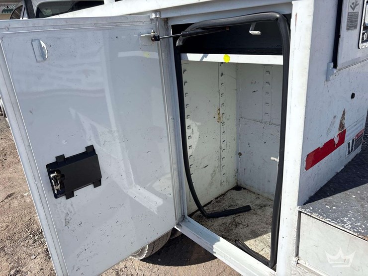 2014-ford-f550-image-23