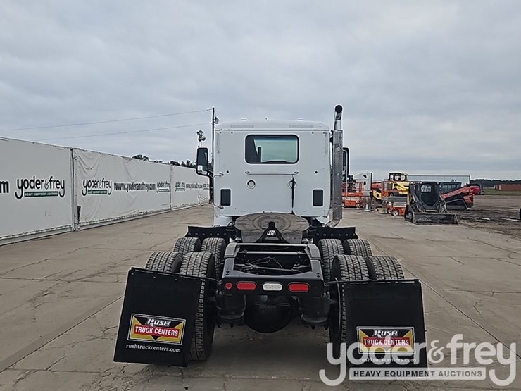 2020-peterbilt-567-image-18