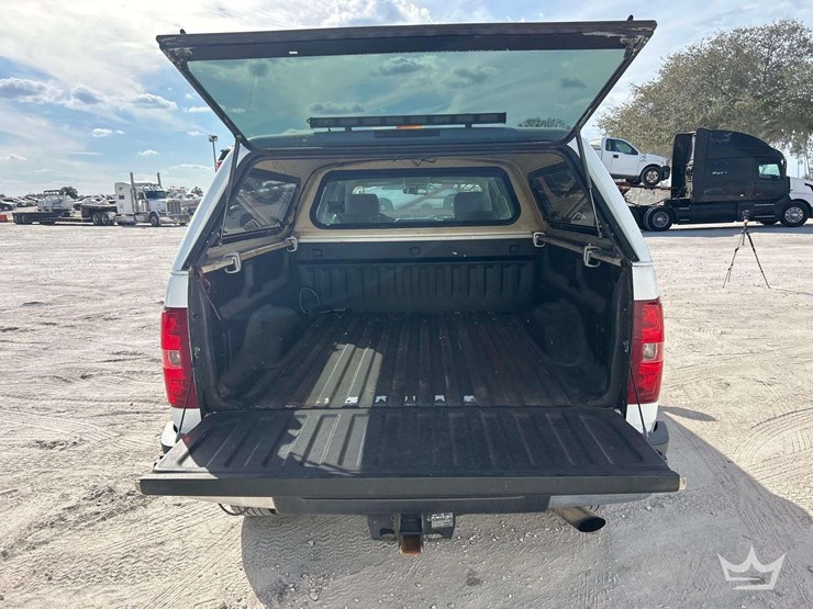 2012-chevrolet-silverado-2500-image-21