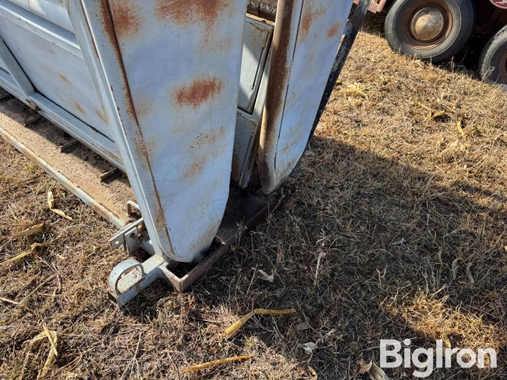 bowman-hydraulic-squeeze-chute-image-17