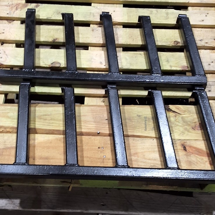 #332 • LOCKABLE RACK FOR TRAILER