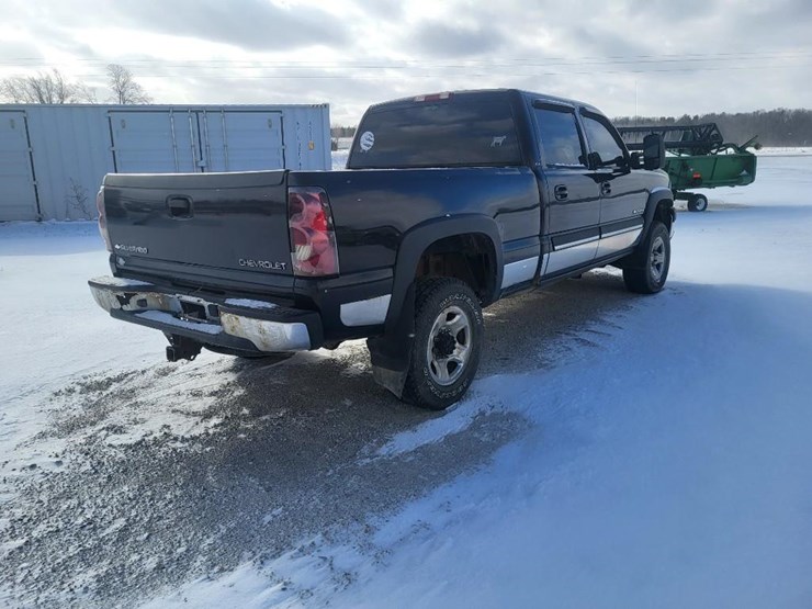 2004-chevrolet-2500hd-image-3