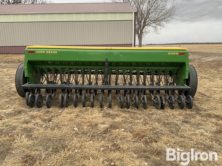 john-deere-8300-image-6