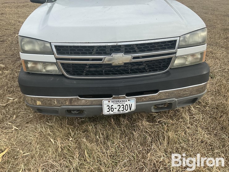 2005-chevrolet-silverado-2500-image-11