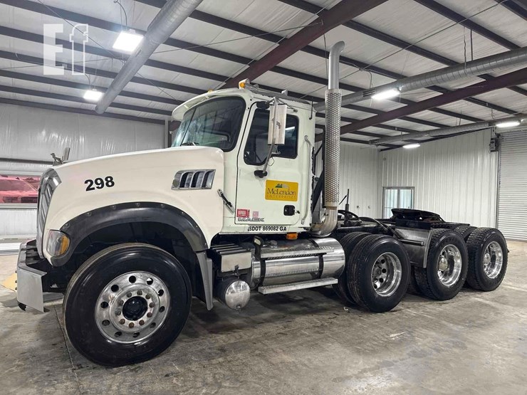 2009-mack-granite-gu713-image-1