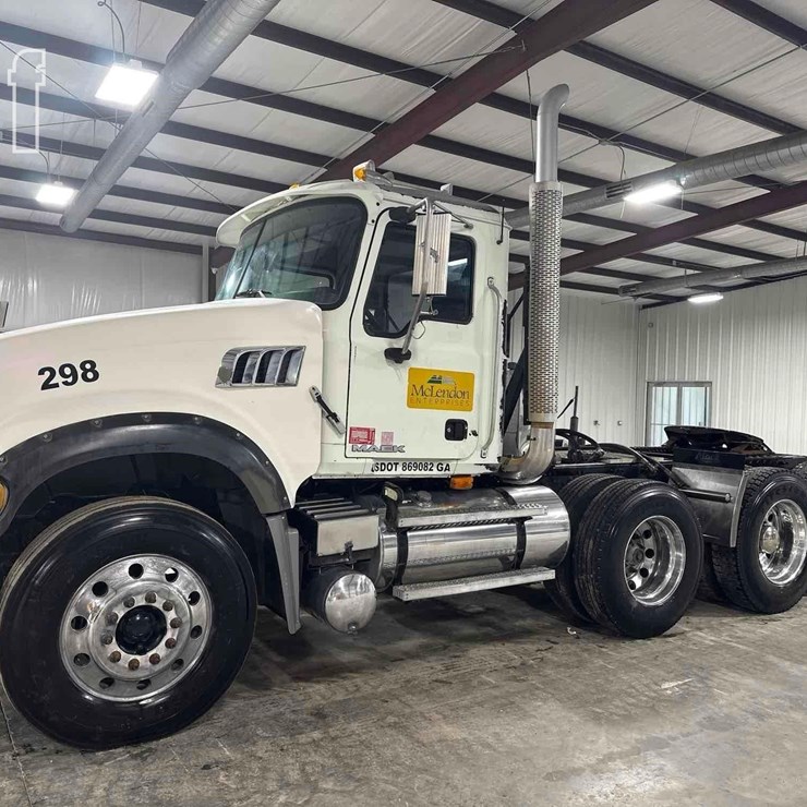 2009 MACK GRANITE GU713