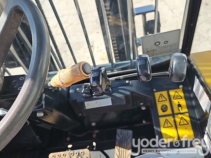 2017-jcb-926-image-23