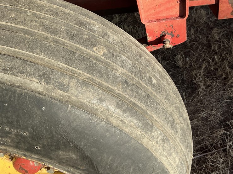 new-holland-1037-image-18