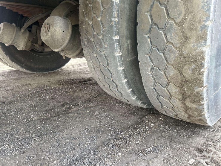 2013-ford-f750-image-27