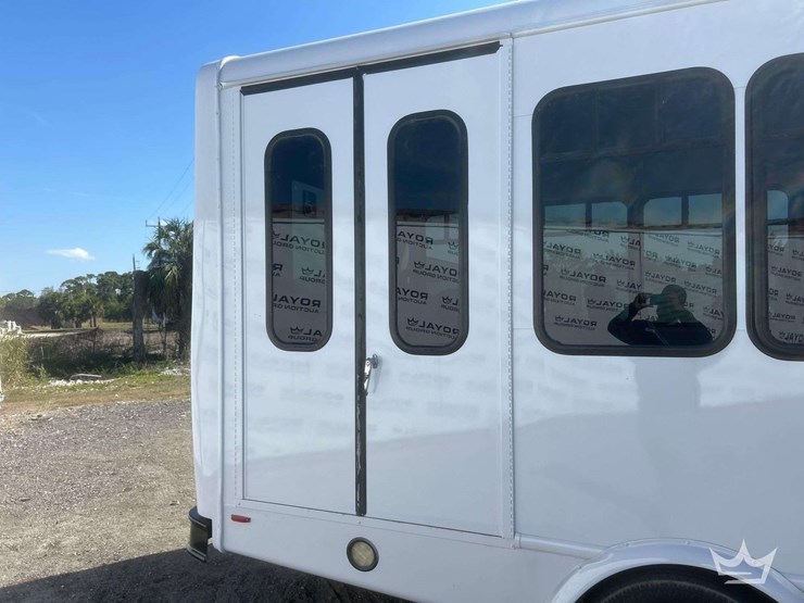 2016-ford-e350-image-32