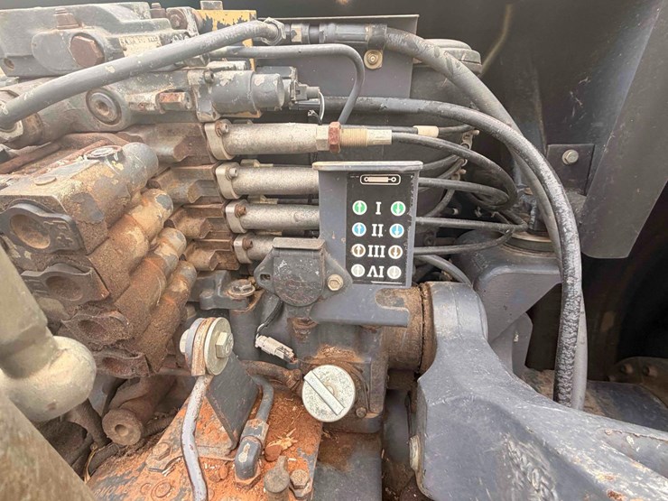 2005-challenger-55-track-tractor-image-38