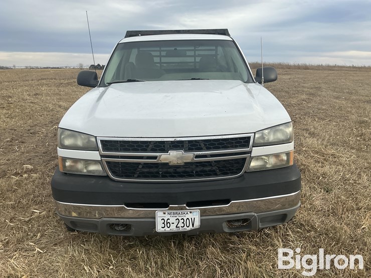 2005-chevrolet-silverado-2500-image-2
