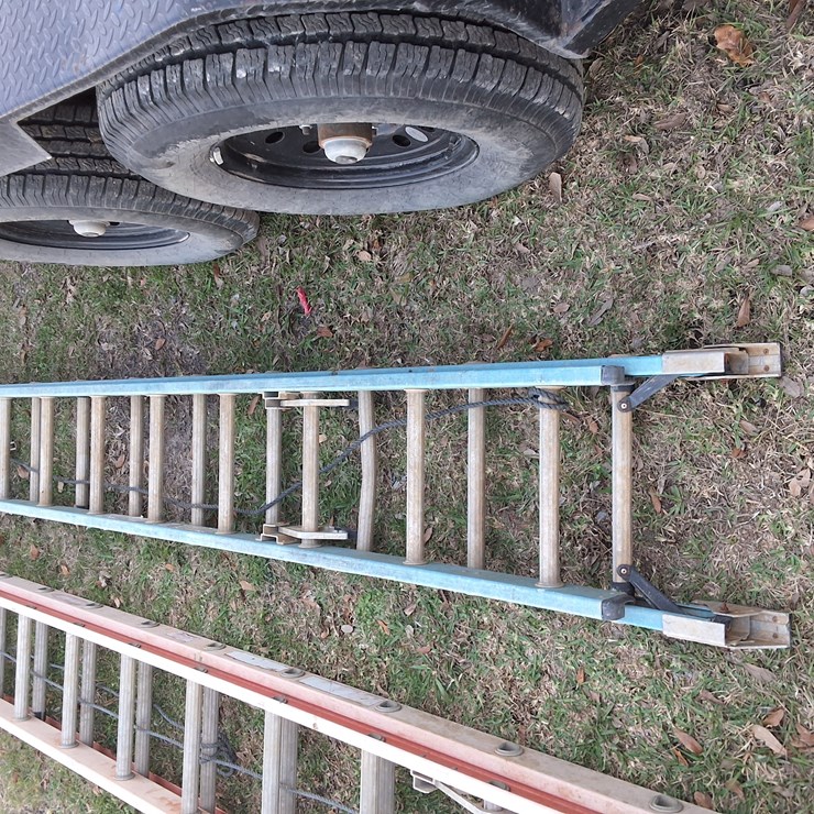 #328 • LOT OF 2 WERNER EXTENSION LADDERS