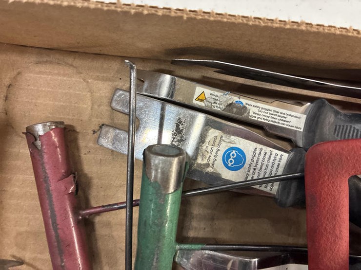 #115303-•-box-of-misc-body-tools-image-6